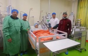 اخضاع مدير ثانوية بخنيفرة لعملية جراحية بعد اعتداء تلميذ عليه مما نتج عنه كسر في الجمجمة مصحوب بنزيف داخلي وخارجي