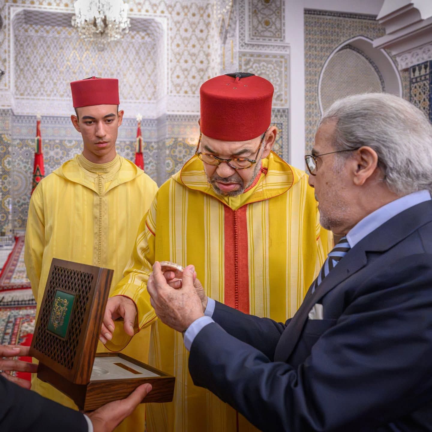 جلالة الملك محمد السادس يستقبل والي بنك المغرب عبد اللطيف الجواهر
