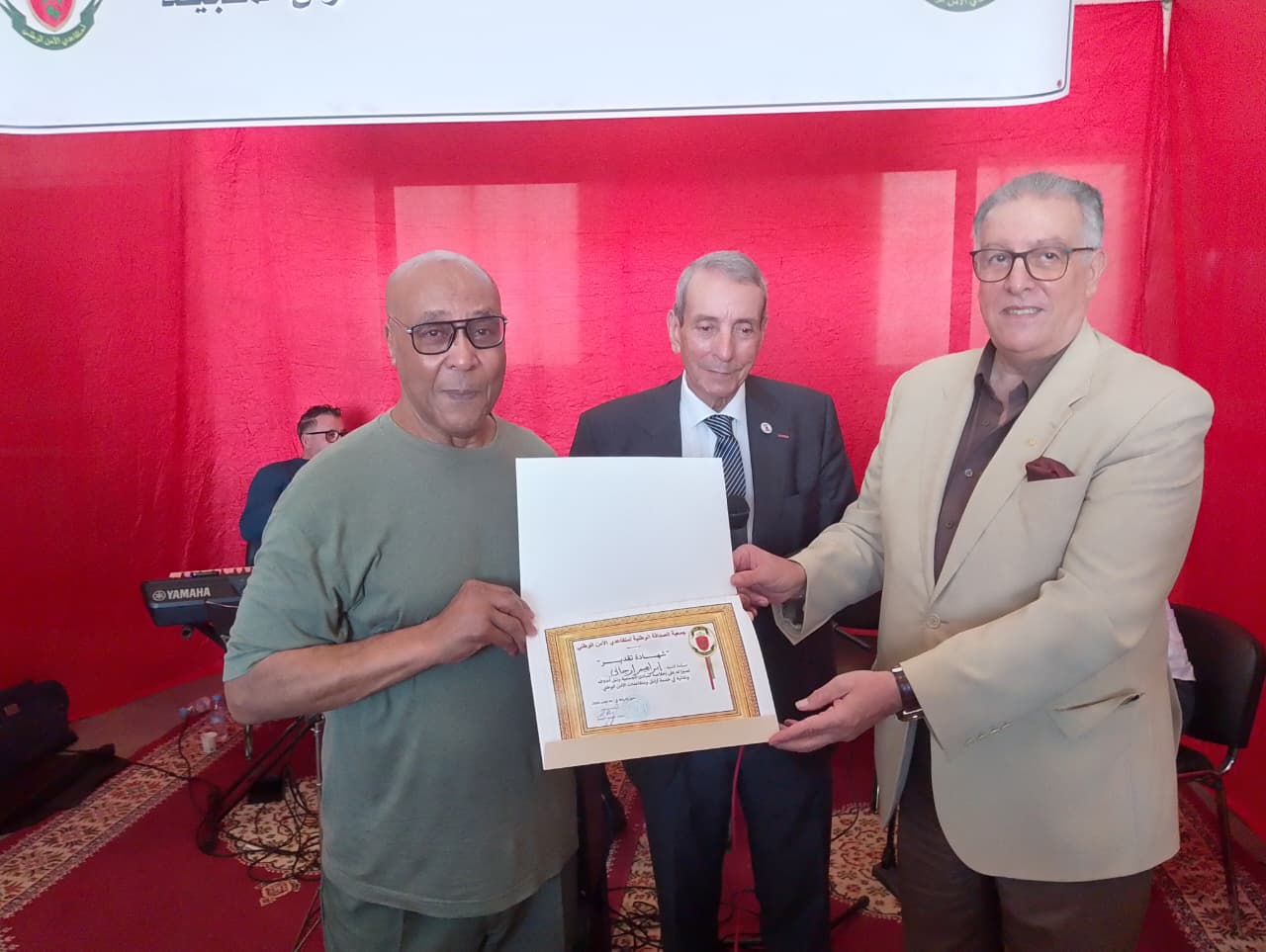 جمعية الصداقة الوطنية لمتقاعدي الأمن الوطني تنظم حفلاً تكريمياً احتفاءً بالأرامل والمتقاعدين وأعضاء الجمعية