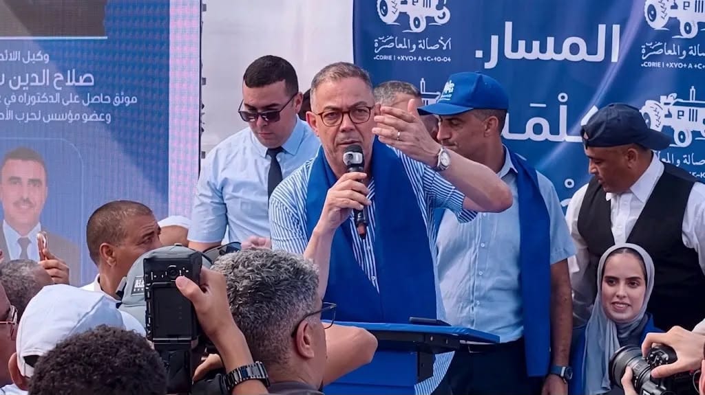 الأصالة والمعاصرة يصدر بلاغا توضيحيا عقب أحداث طنجة المدينة.. ويصف ما جرى بـ”المؤامرة”