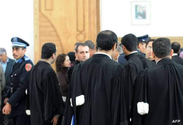 المحامون يعودون للمحاكم لممارسة مهامهم بعد فترة توقف شامل لأزيد من 4 أشهر احتجاجا على القانون المنظم للمهنة